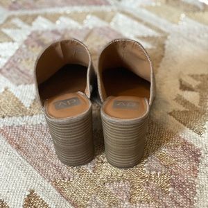 DV Mules - size 6